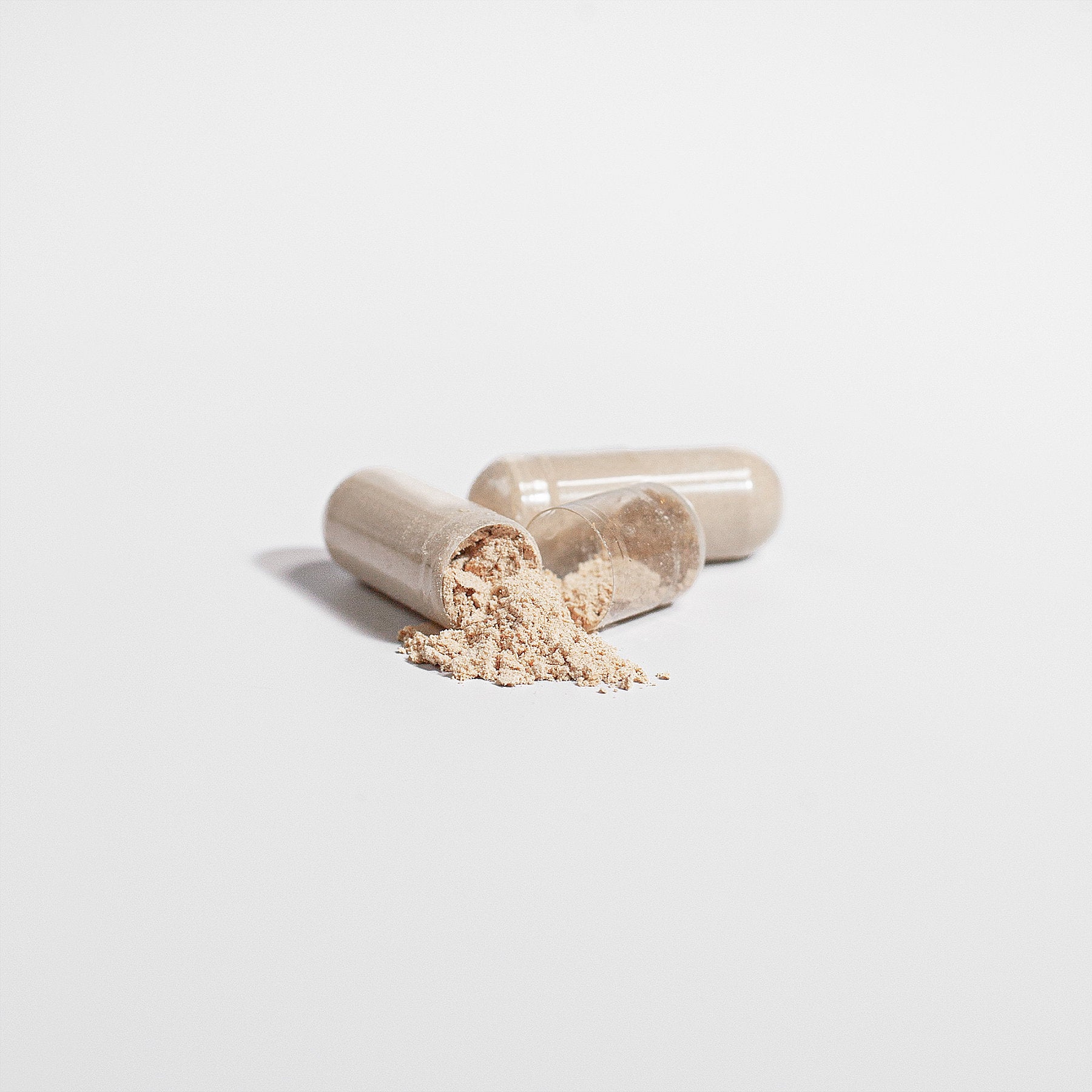 Reishi mushroom capsules with mycelium and fruiting bodies